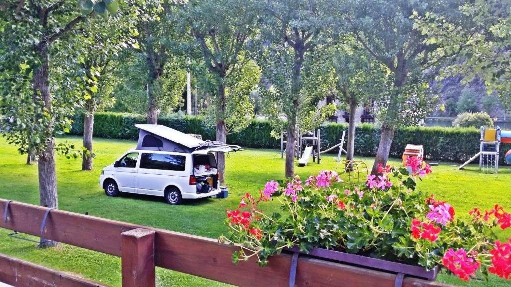 Bungalows Nou Camping La Guingueta D'Aneu Ngoại thất bức ảnh