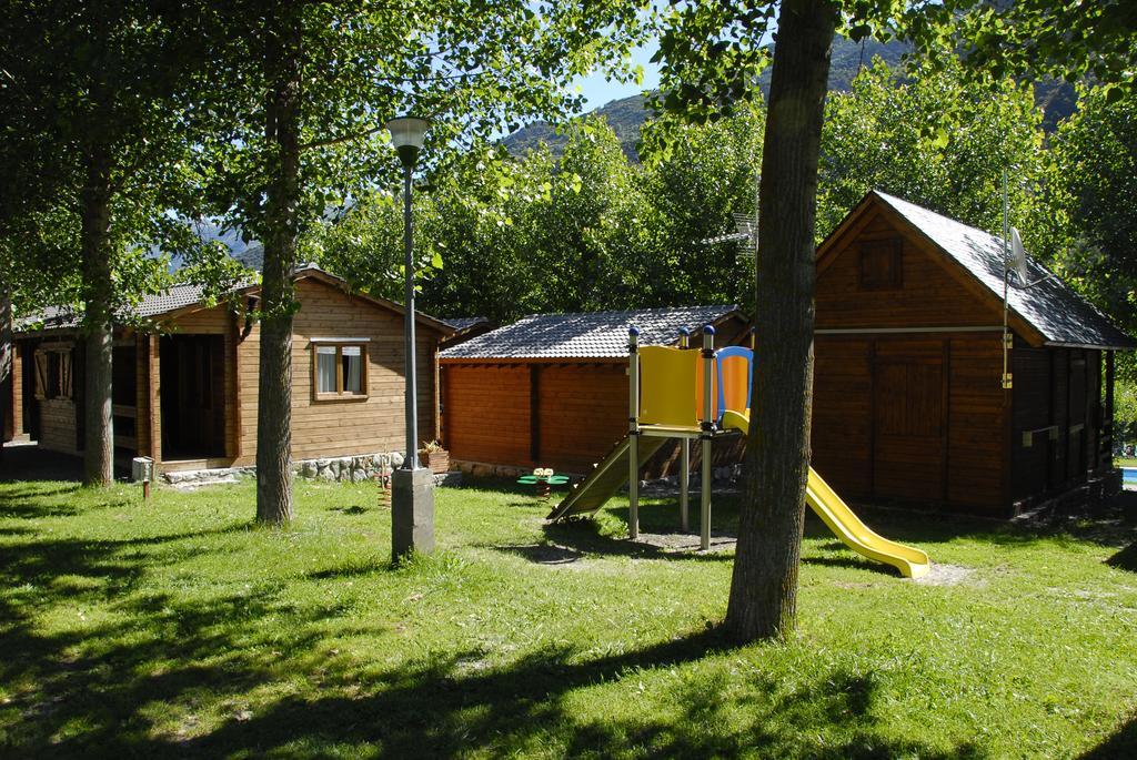 Bungalows Nou Camping La Guingueta D'Aneu Ngoại thất bức ảnh