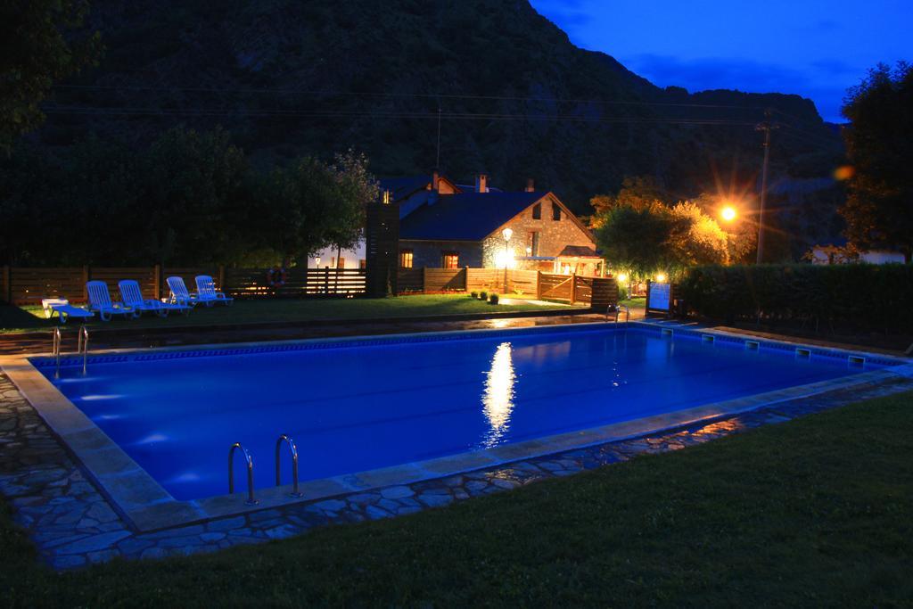Bungalows Nou Camping La Guingueta D'Aneu Ngoại thất bức ảnh